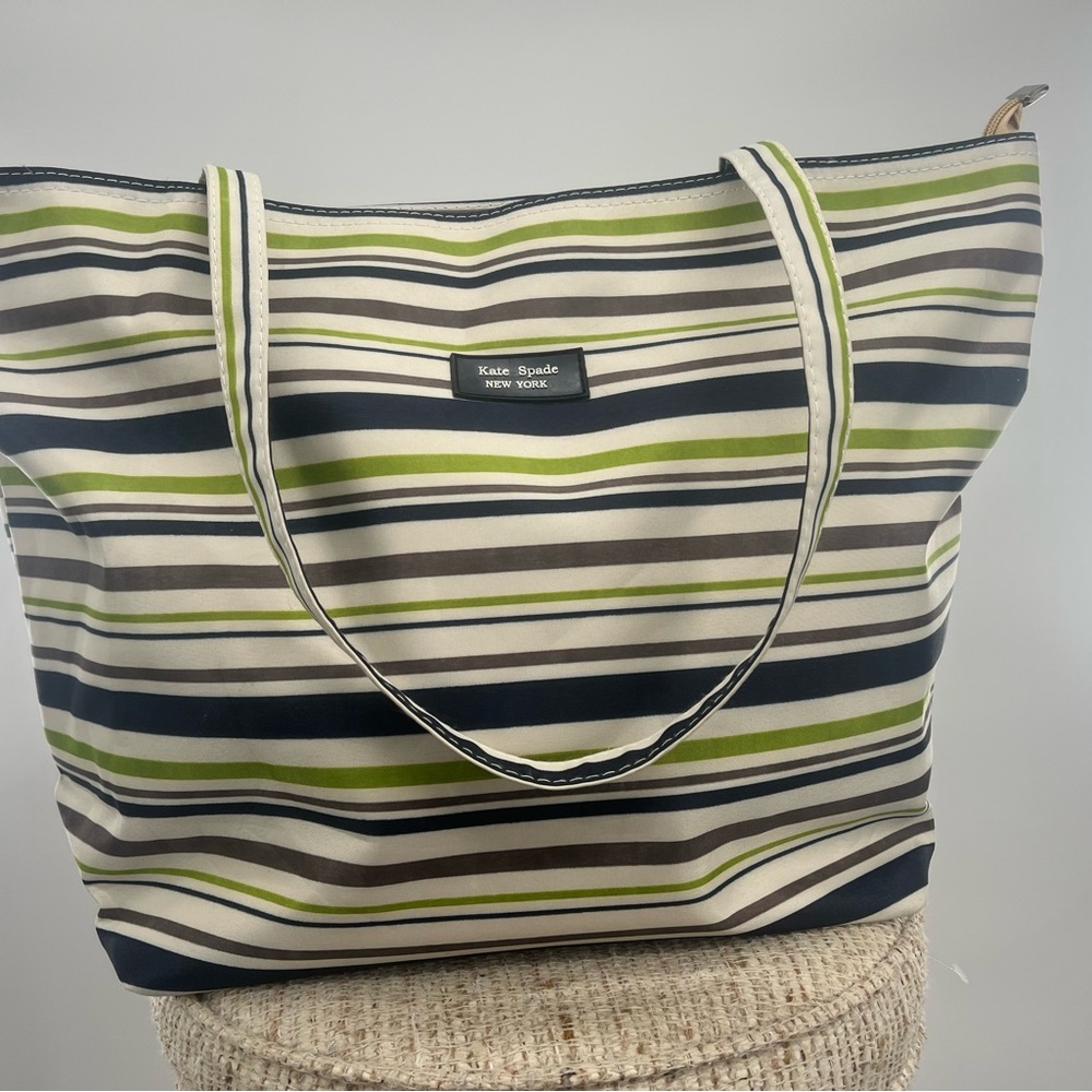 Kate spade big. tote bag, no stains in perfect condition.